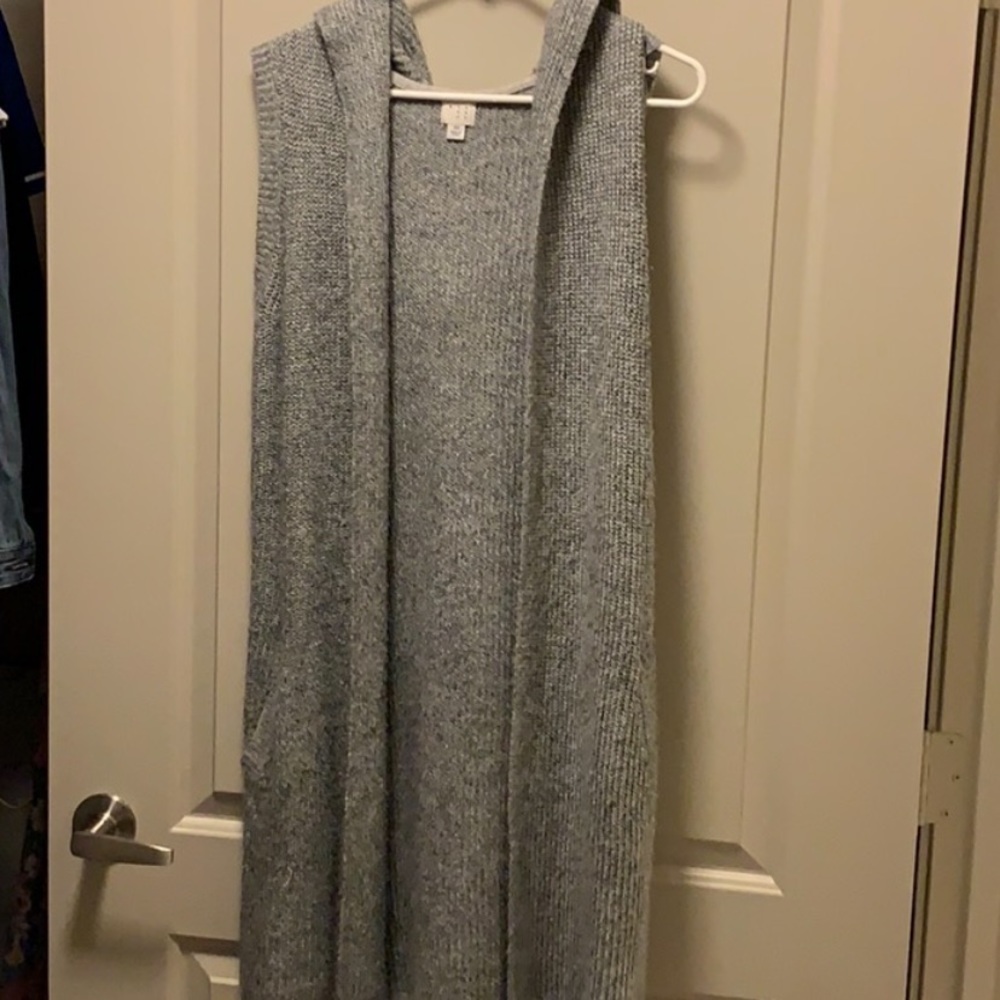 Gray sleeveless hooded cardigan “a new day” brand
